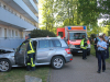 Senior (88) kracht mit Auto in Hauswand – Zwei Schwerverletzte